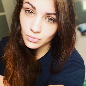 Meet your Posher, Cassandra